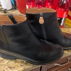 Gentle Souls by Kenneth Cole booties